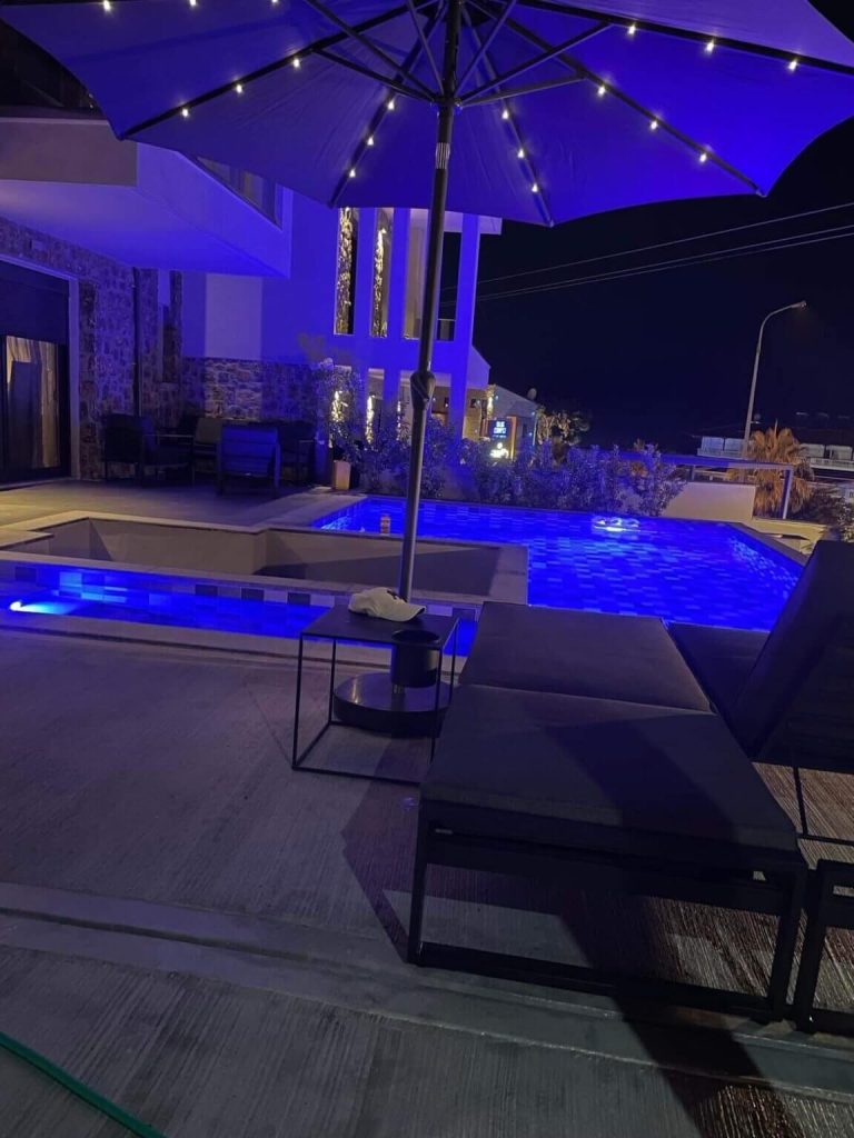 בריכה – Villa NiaMaris